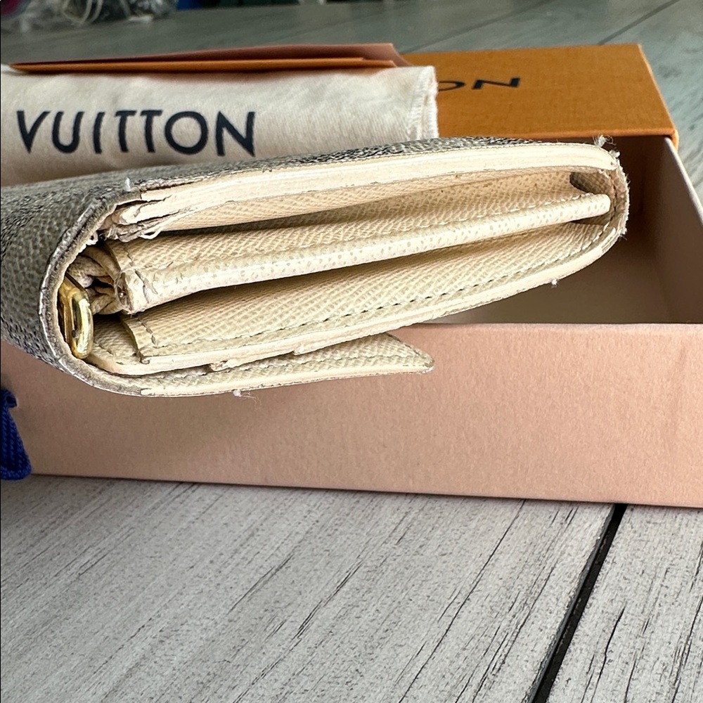 Louis Vuitton Damier Azur Sarah Wallet 2008 France  -full inclusion EUC - Picture 2 of 8